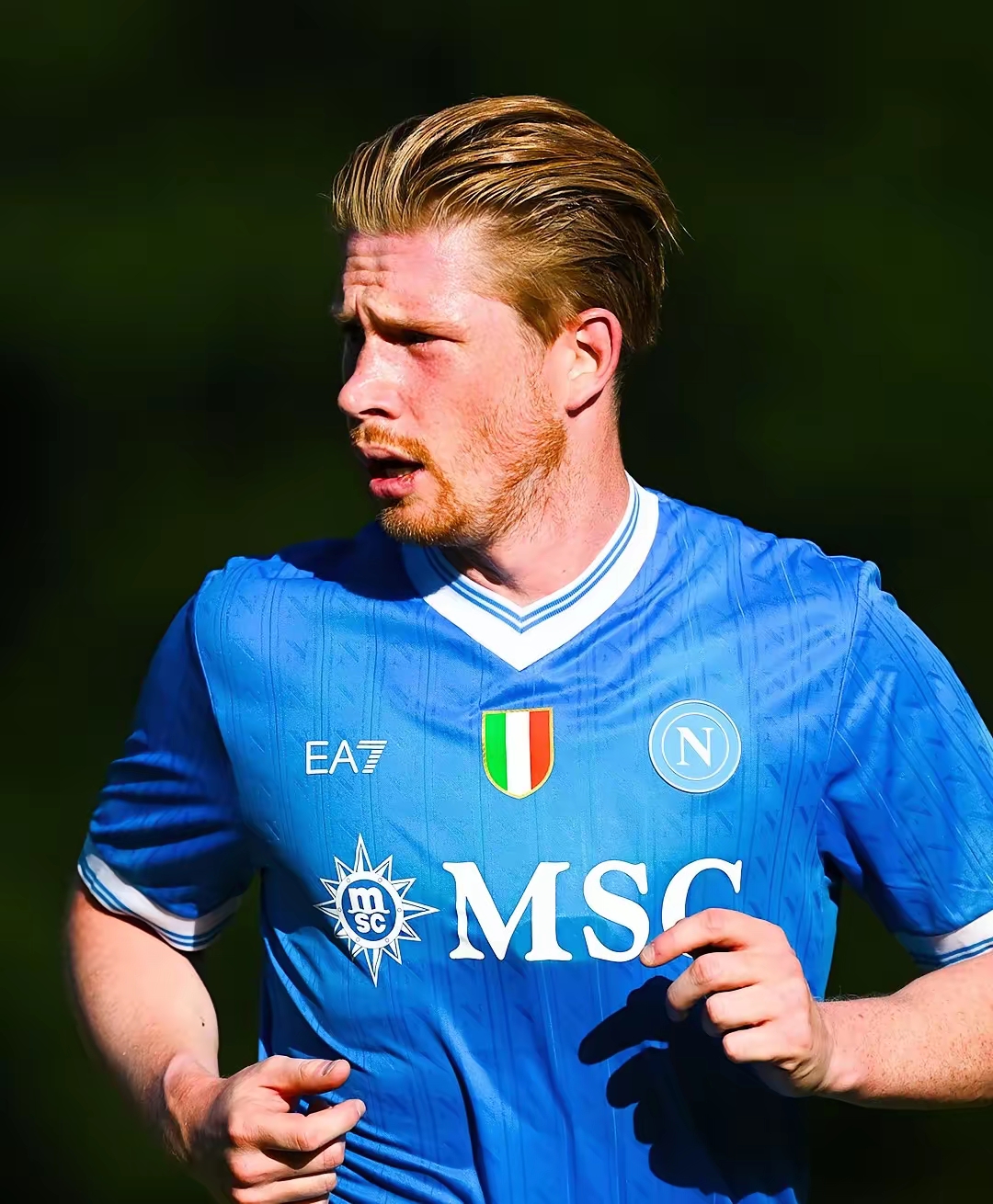 足球中超球队前锋脚踝受伤，赛季恐报销