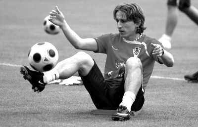 迈阿密国际vs温哥华白浪：梅西PK穆勒；苏亚雷斯替补